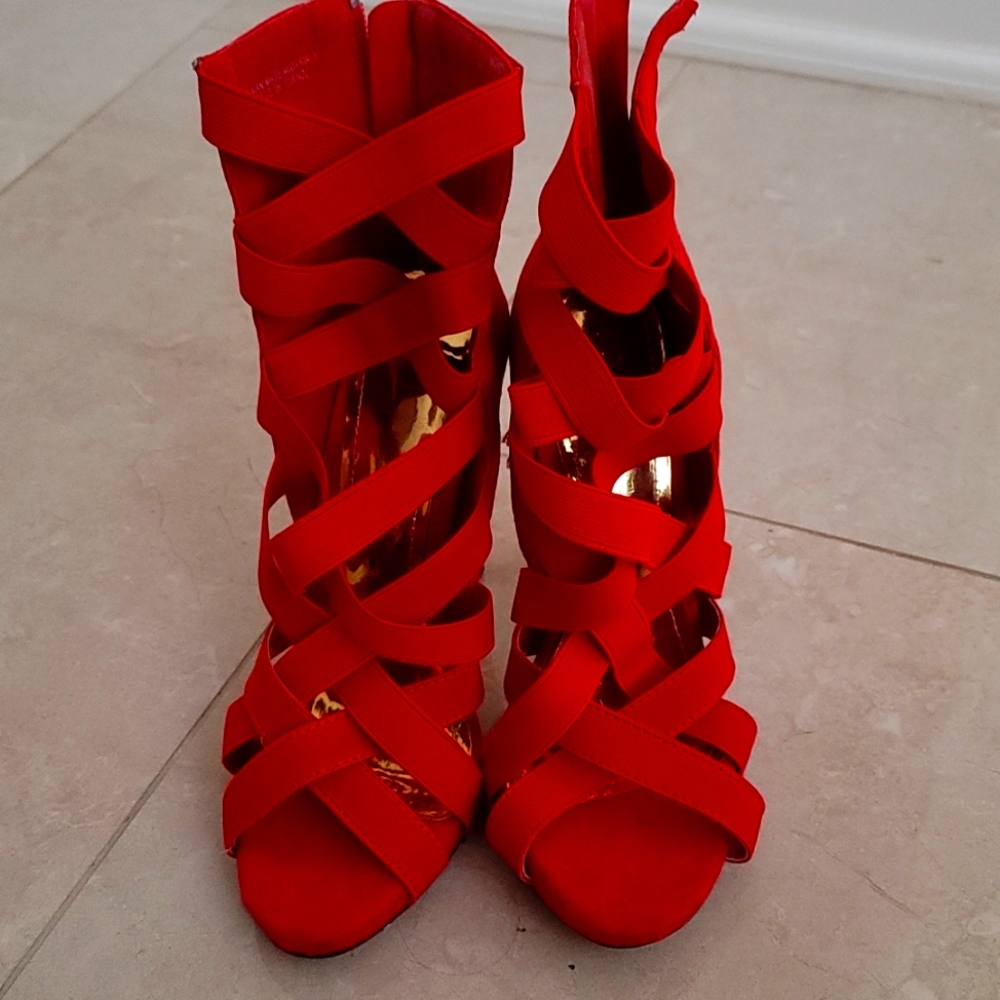 Red tie up pumps